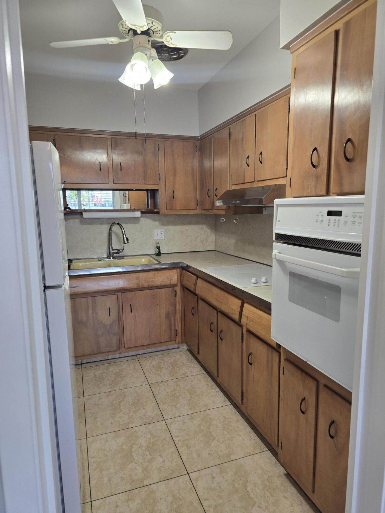 600 Layne Boulevard, Unit 201, Hallandale Beach, FL 33009 Photo