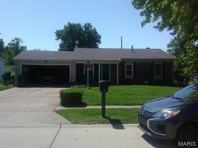 1972 Shoreham Drive , Florissant, MO 63033 Main Photo