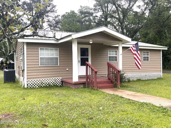 1119 E Canal Street, Picayune, MS 39466