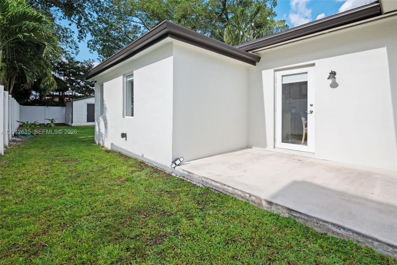 6230 SW 27th St, Miami, FL 33155 Photo