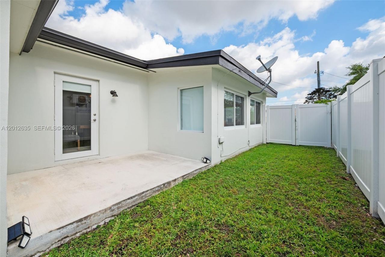 6230 SW 27th St, Miami, FL 33155 Photo