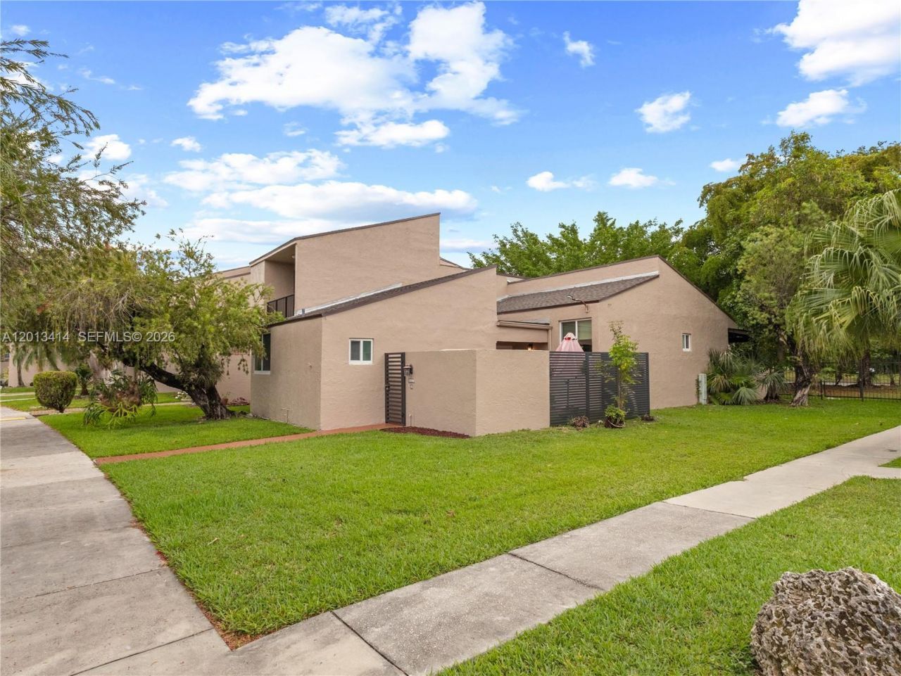9133 Fontainebleau Blvd , Unit 8, Miami, FL 33172 Photo