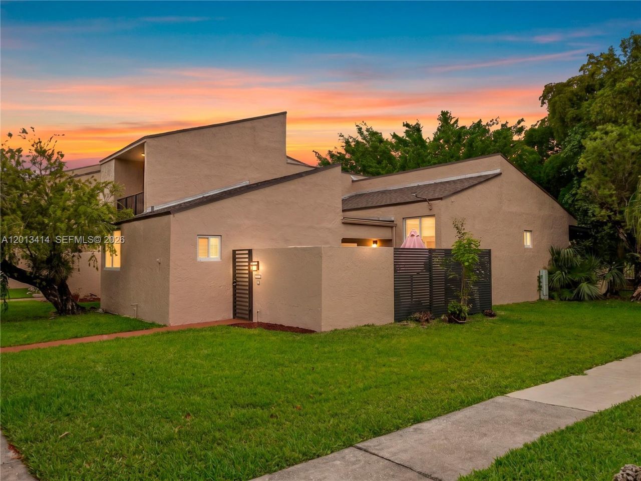 9133 Fontainebleau Blvd , Unit 8, Miami, FL 33172 Photo