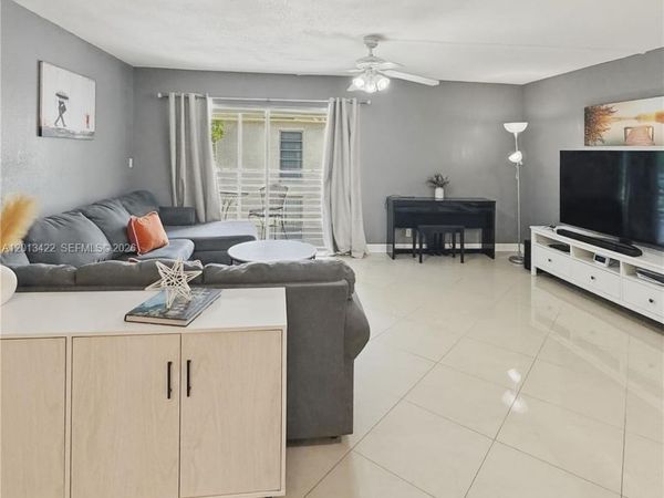 406 N Laurel Dr, Unit 207, Margate, FL 33063