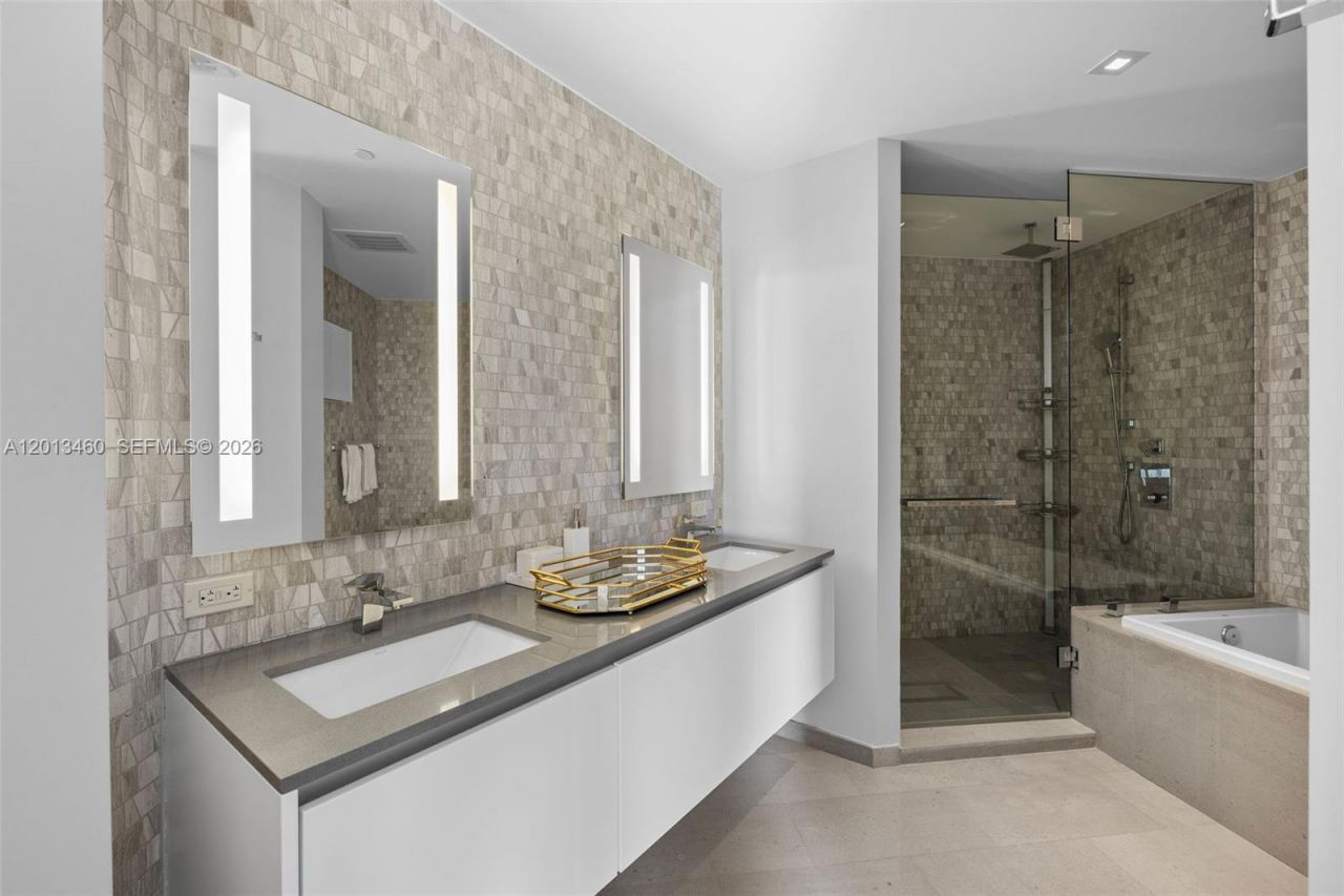 88 SW 7th St , Unit 1201, Miami, FL 33130 Photo