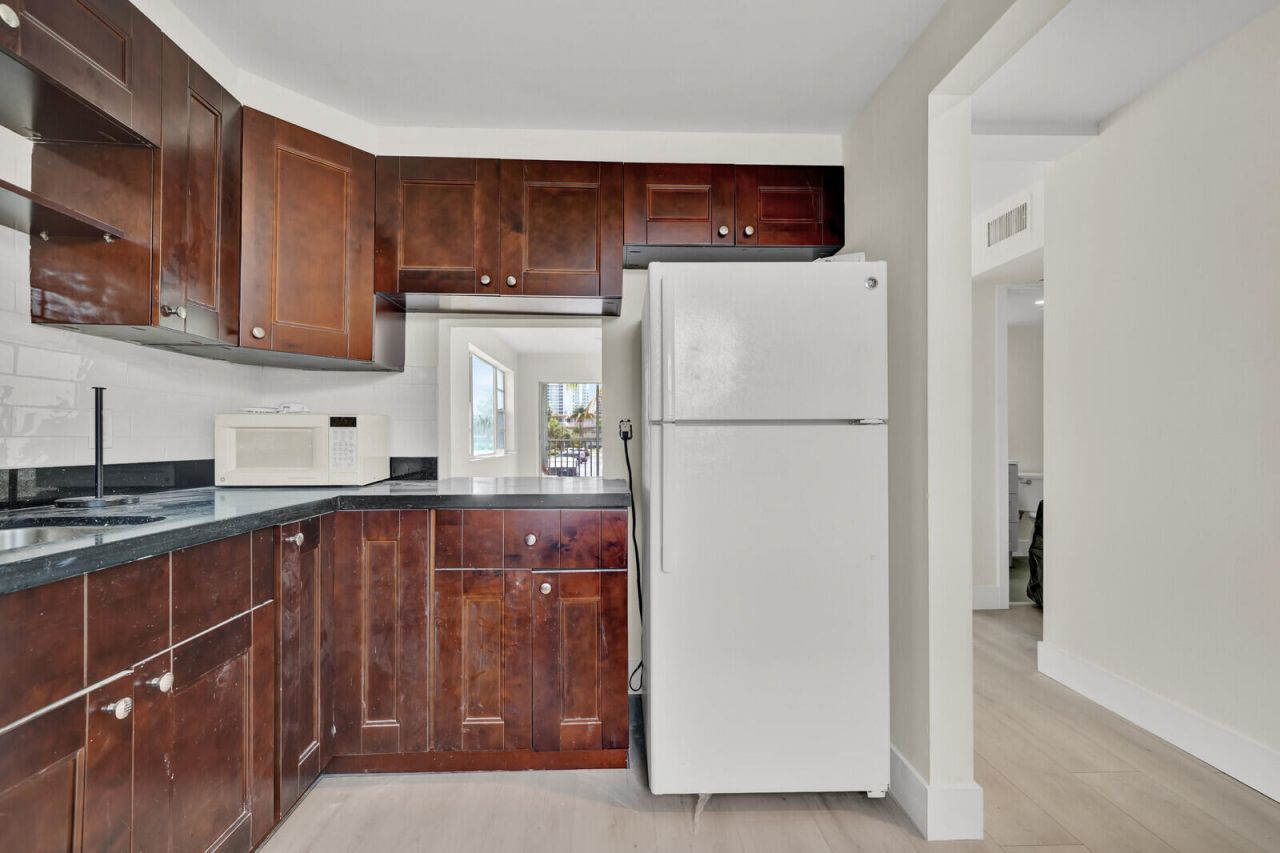 3201 NE 8th Street, Unit 206, Pompano Beach, FL 33062 Photo