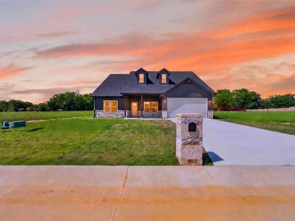 105 W Teal Drive, Troup, TX 75789