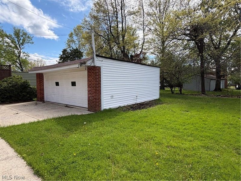 2304 Glendon Road, University Heights, OH 44118 Photo 4