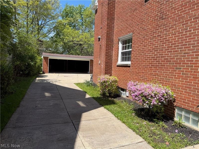 2304 Glendon Road, University Heights, OH 44118 Photo 5