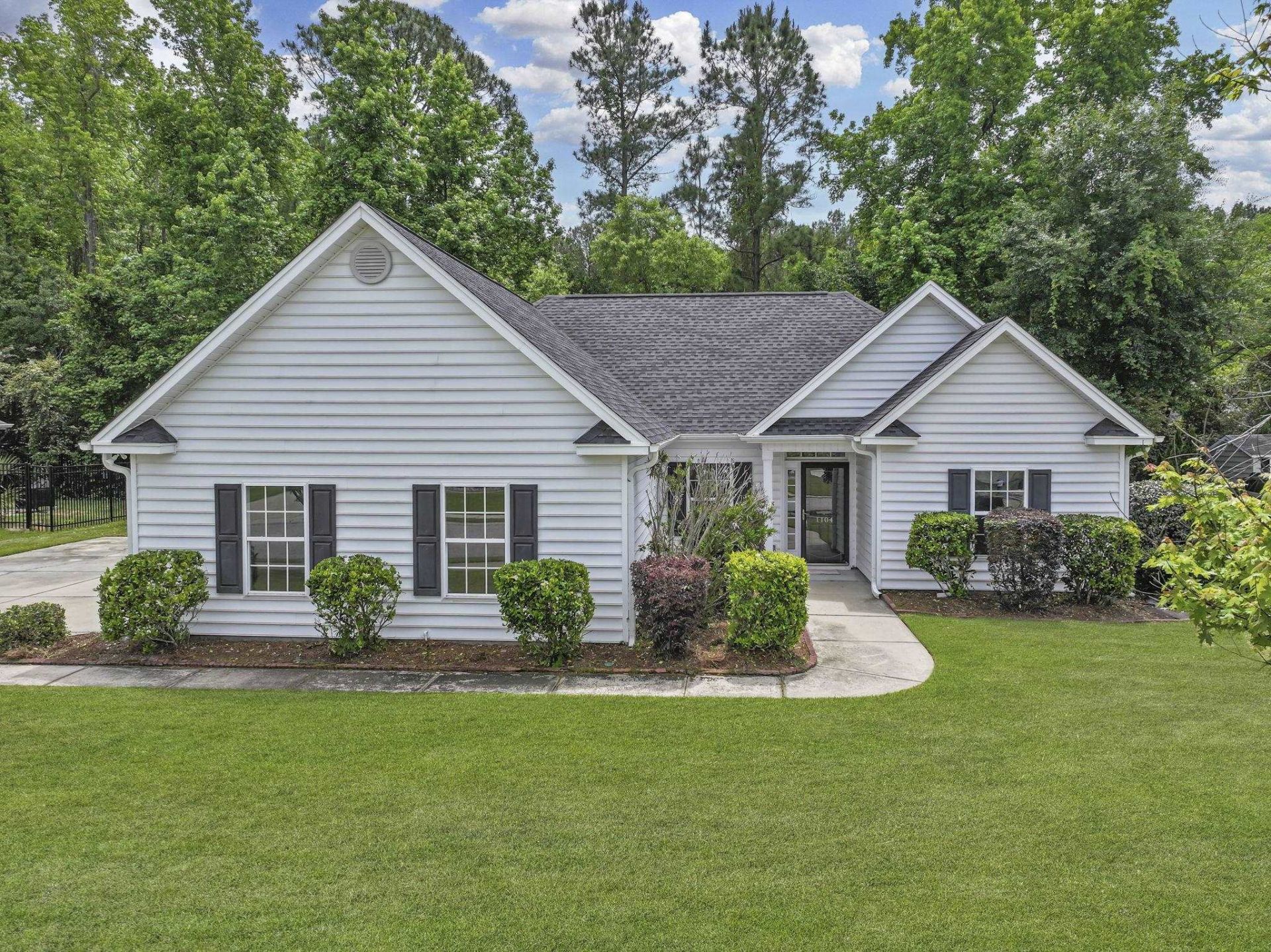 1104 Marley St. Photo 1