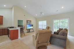 1104 Marley St. photo 4