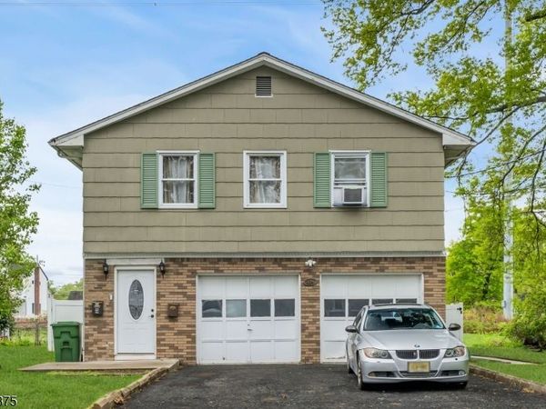 424 Bartlett St, Roselle, NJ 07203