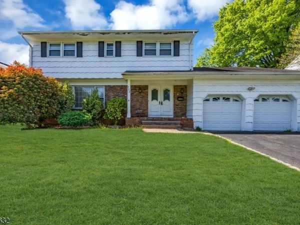 712 Moses Dr, Rahway, NJ 07065