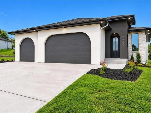 2701 NE Crestview Street, Blue Springs, MO 64029