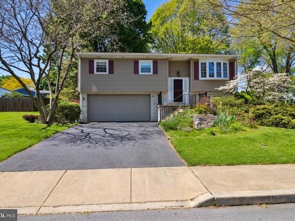 34 S OAK STREET , LITITZ, PA 17543