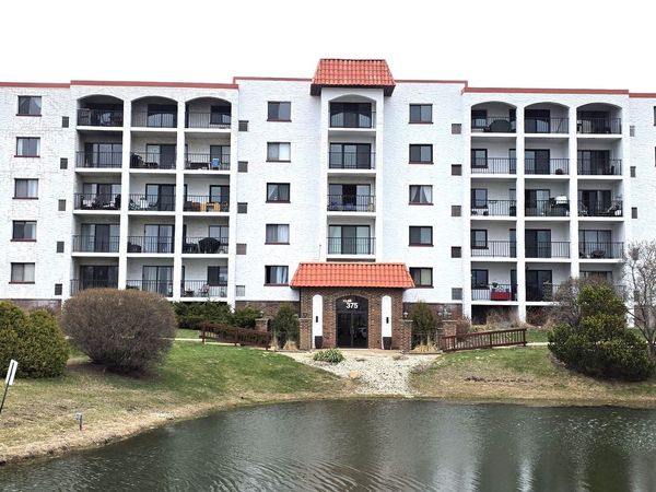 375 PLUM CREEK Drive, Unit 412, Wheeling, IL 60090