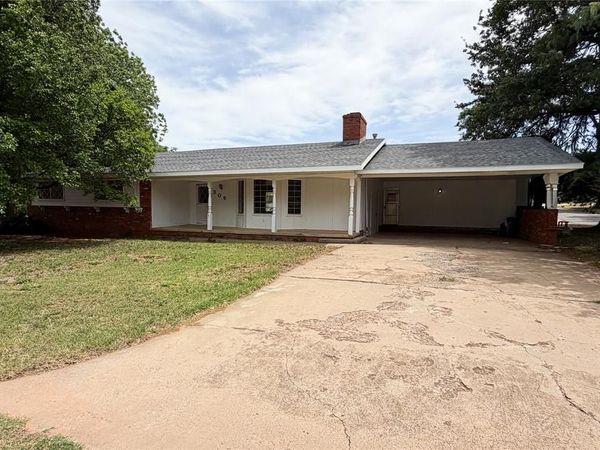 306 W 9th Road, Cordell, OK 73632