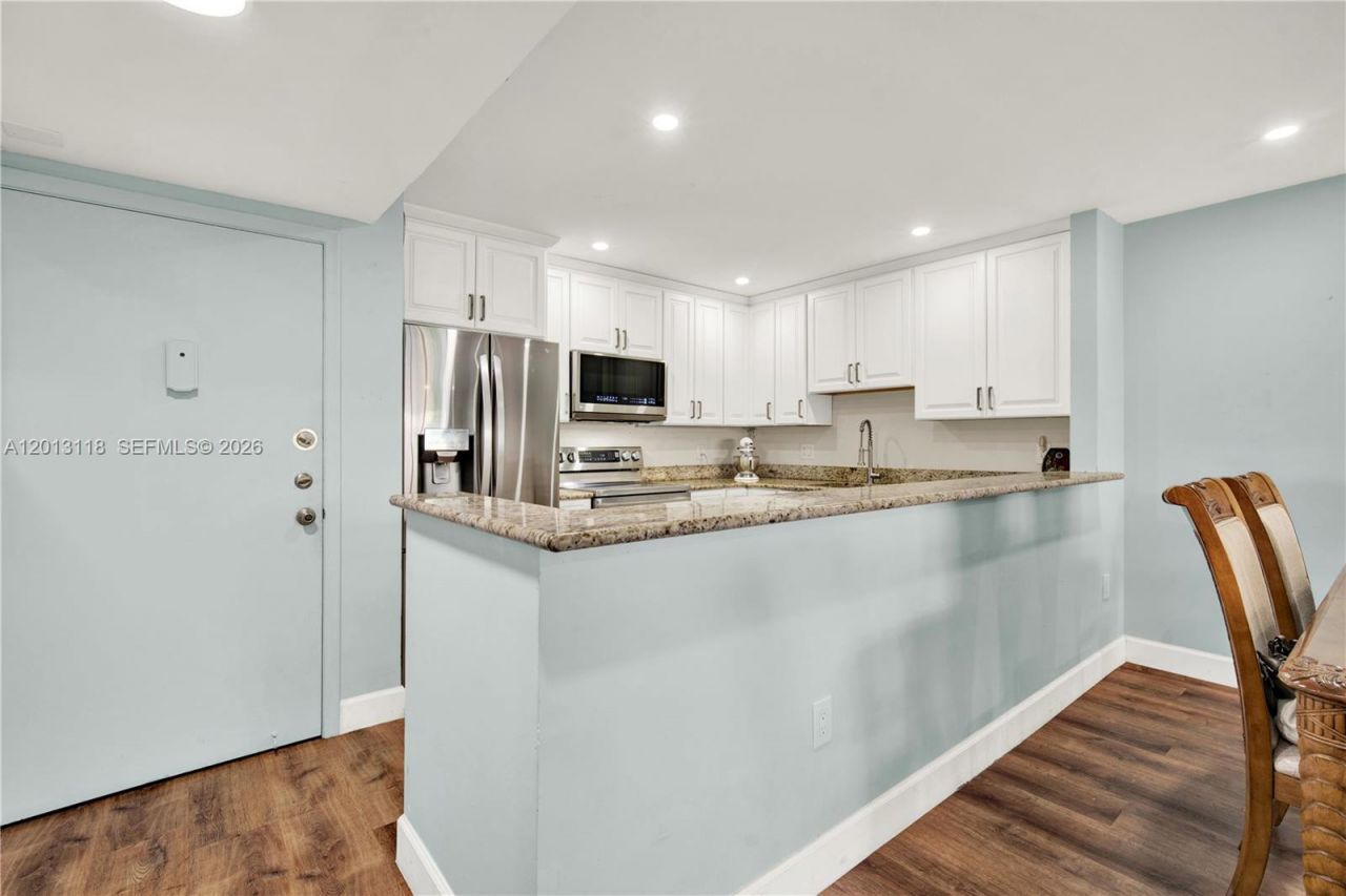 1516 S Lakeside Dr, Unit 105, Lake Worth, FL 33460 Photo
