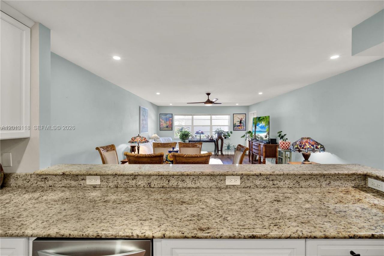 1516 S Lakeside Dr, Unit 105, Lake Worth, FL 33460 Photo