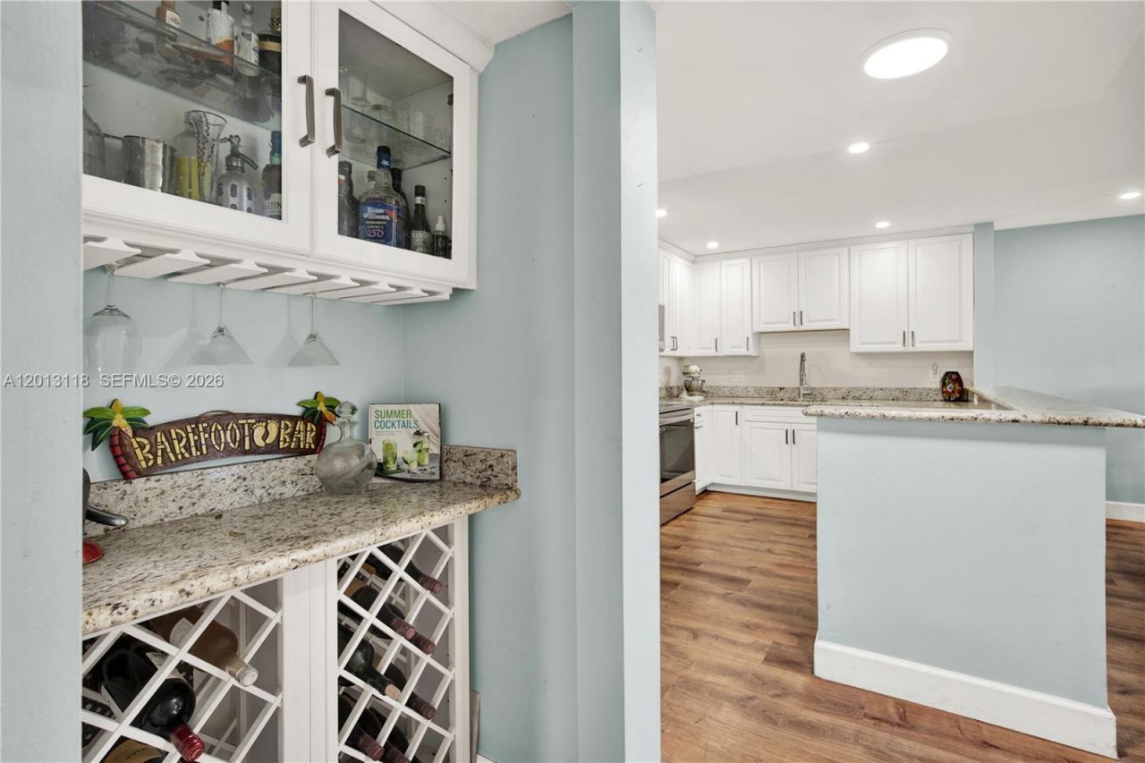 1516 S Lakeside Dr, Unit 105, Lake Worth, FL 33460 Photo
