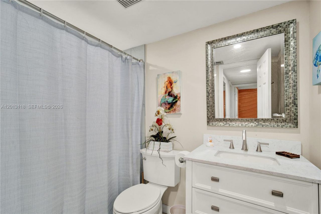 1516 S Lakeside Dr, Unit 105, Lake Worth, FL 33460 Photo