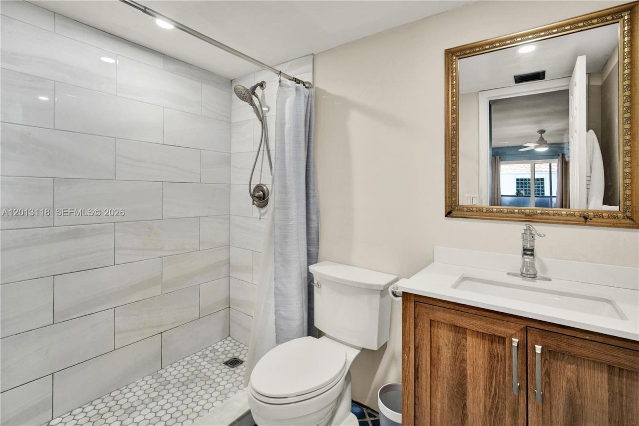 1516 S Lakeside Dr, Unit 105, Lake Worth, FL 33460 Photo