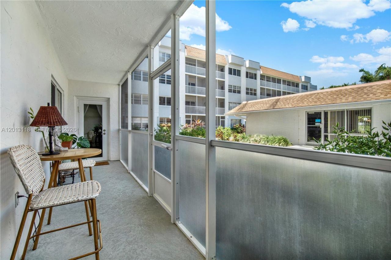 1516 S Lakeside Dr, Unit 105, Lake Worth, FL 33460 Photo