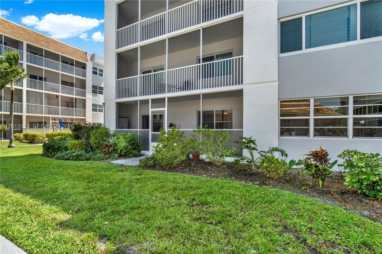 1516 S Lakeside Dr, Unit 105, Lake Worth, FL 33460 Photo