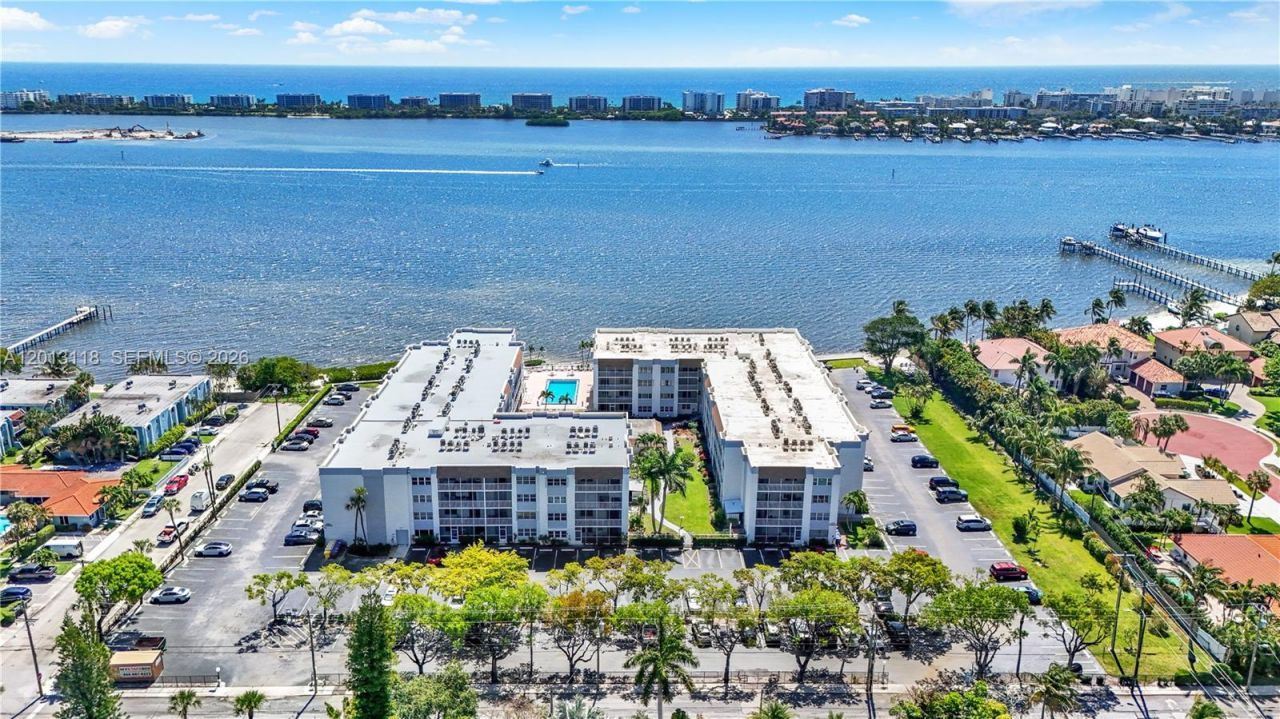 1516 S Lakeside Dr, Unit 105, Lake Worth, FL 33460 Photo