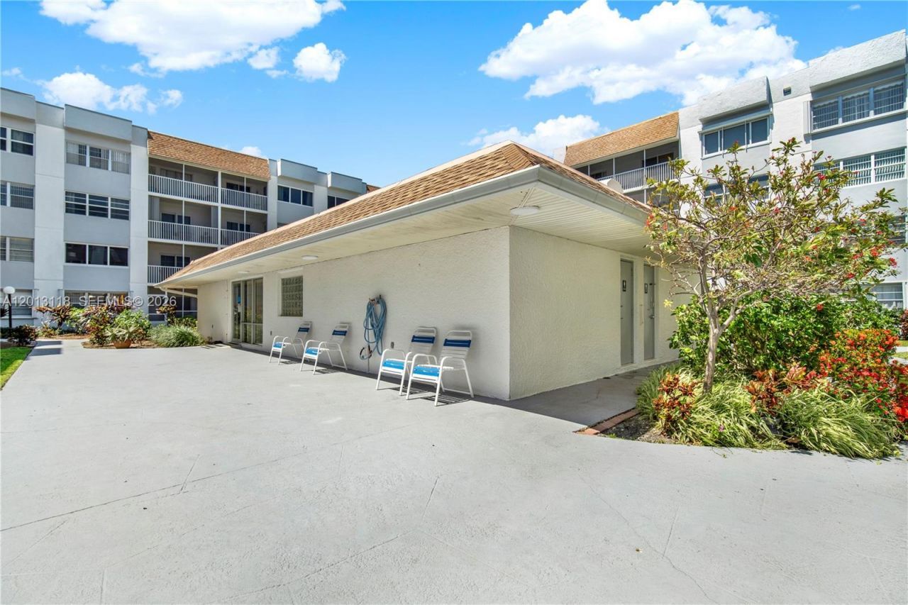 1516 S Lakeside Dr, Unit 105, Lake Worth, FL 33460 Photo