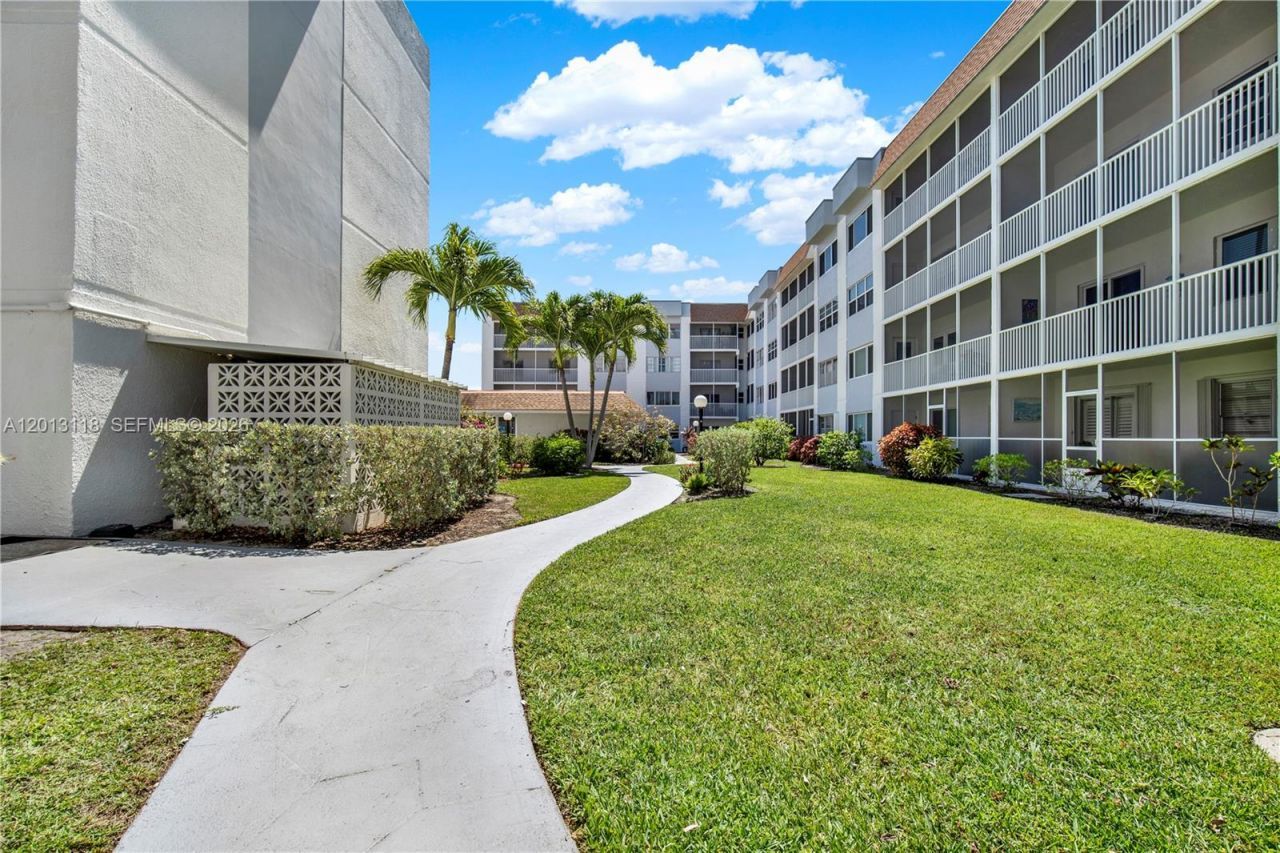 1516 S Lakeside Dr, Unit 105, Lake Worth, FL 33460 Photo