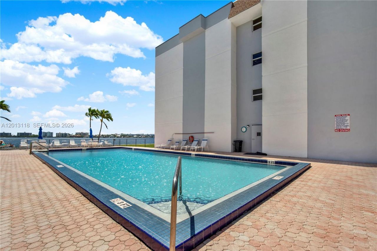 1516 S Lakeside Dr, Unit 105, Lake Worth, FL 33460 Photo