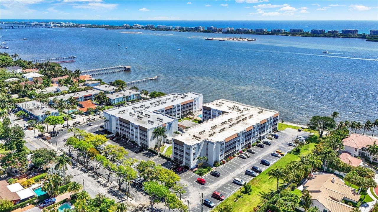 1516 S Lakeside Dr, Unit 105, Lake Worth, FL 33460 Photo