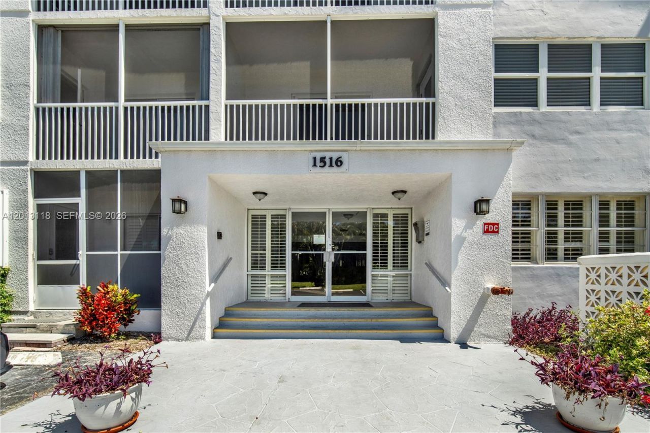 1516 S Lakeside Dr, Unit 105, Lake Worth, FL 33460 Photo