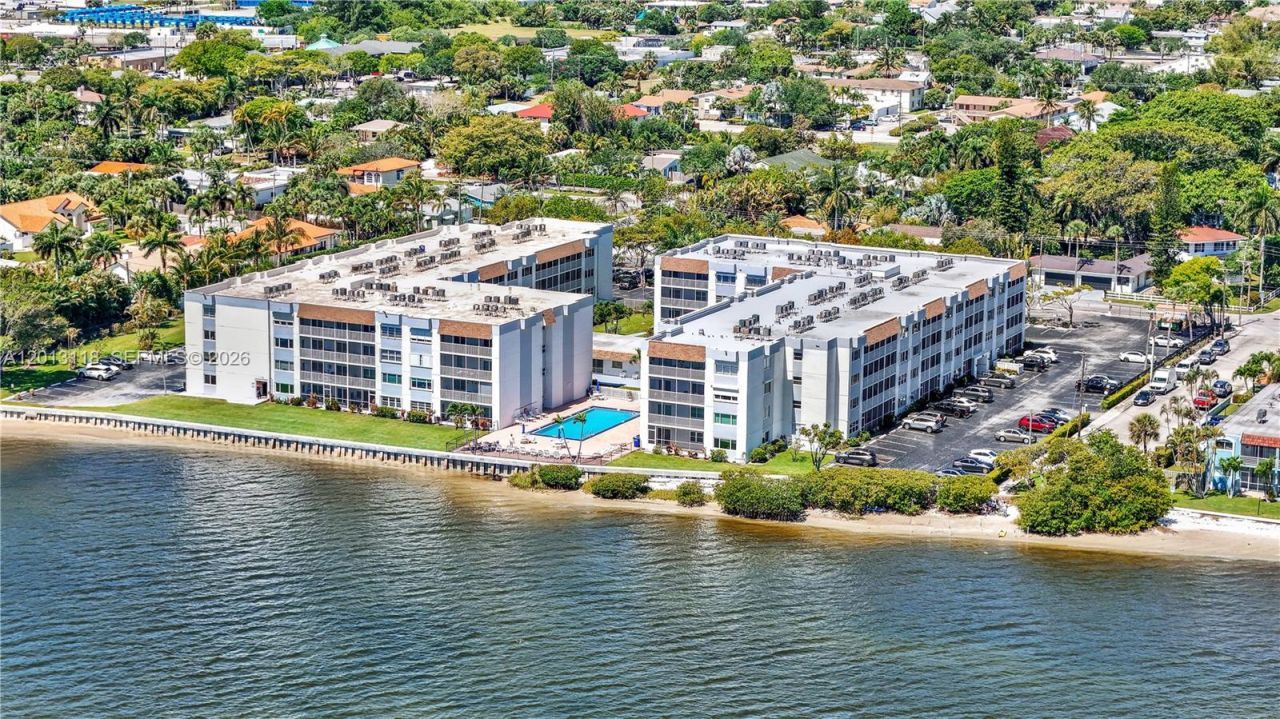 1516 S Lakeside Dr, Unit 105, Lake Worth, FL 33460 Photo