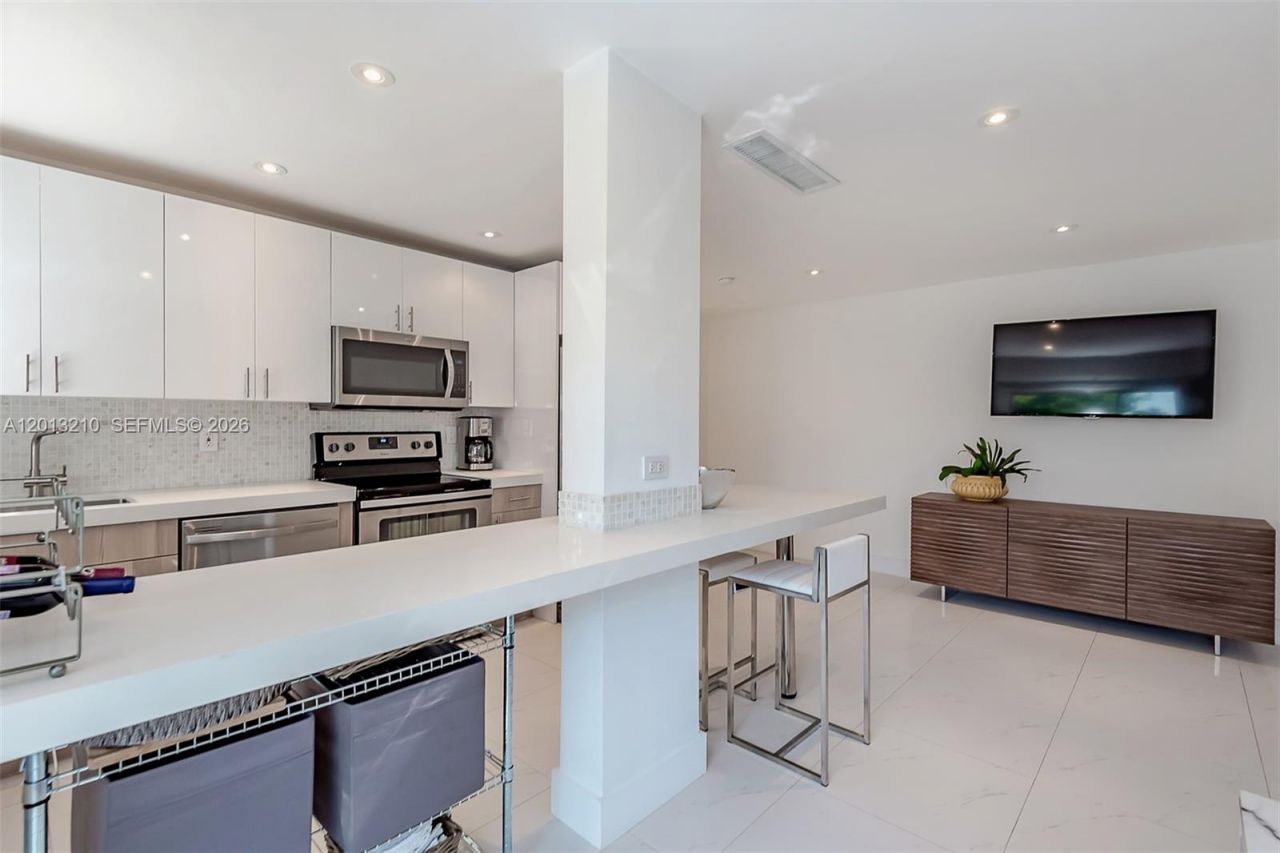 221 Meridian Ave, Unit 314, Miami Beach, FL 33139 Photo