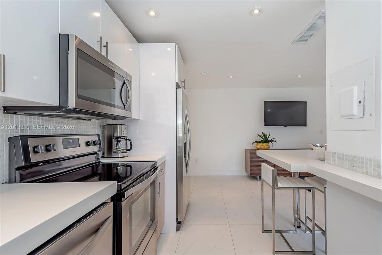 221 Meridian Ave, Unit 314, Miami Beach, FL 33139 Photo
