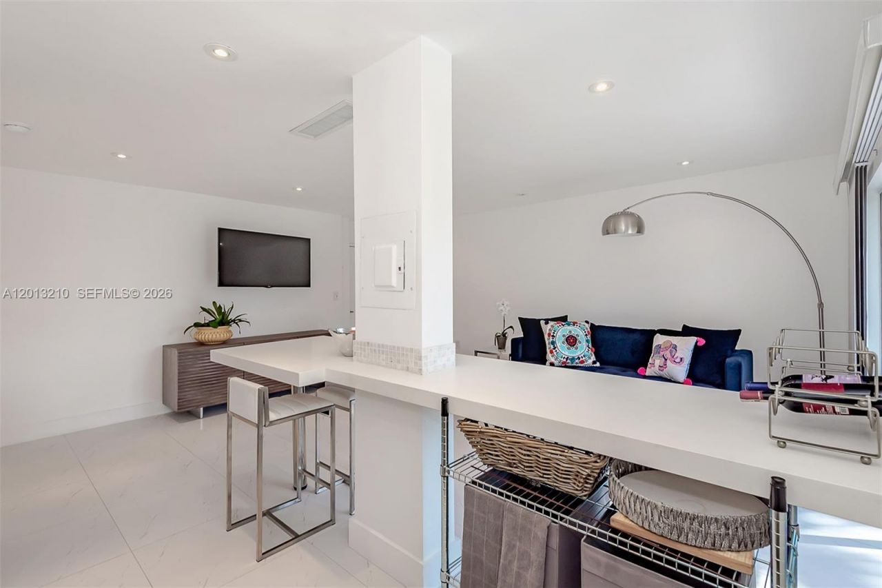 221 Meridian Ave, Unit 314, Miami Beach, FL 33139 Photo