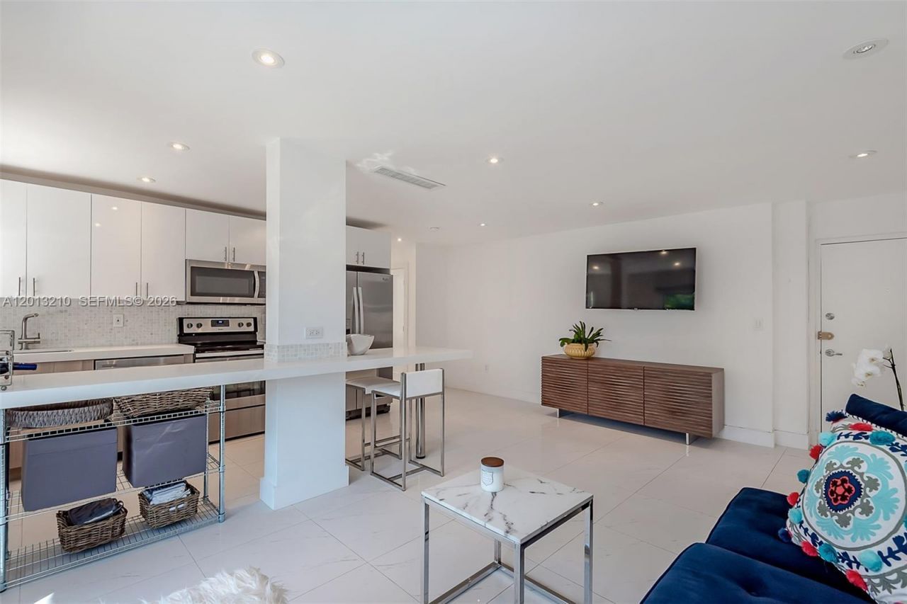 221 Meridian Ave, Unit 314, Miami Beach, FL 33139 Photo