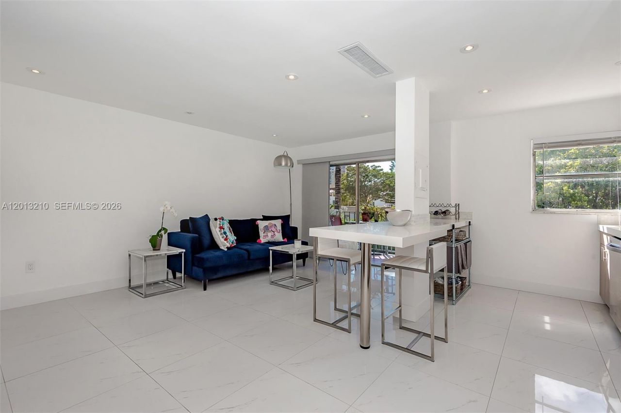 221 Meridian Ave, Unit 314, Miami Beach, FL 33139 Photo