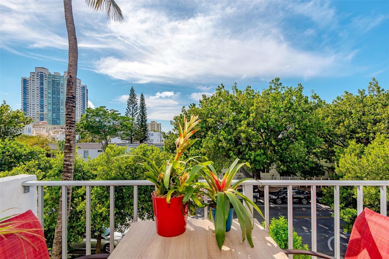 221 Meridian Ave, Unit 314, Miami Beach, FL 33139 Photo