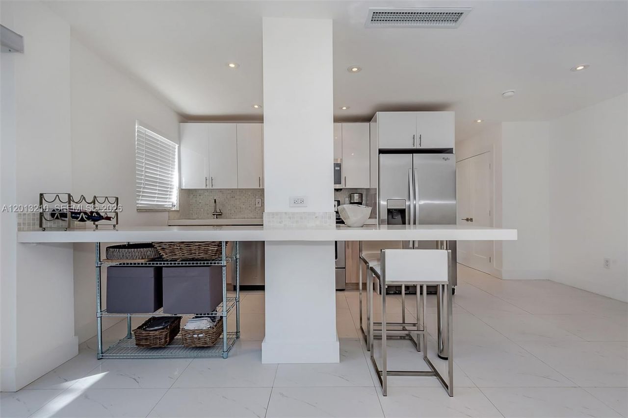 221 Meridian Ave, Unit 314, Miami Beach, FL 33139 Photo