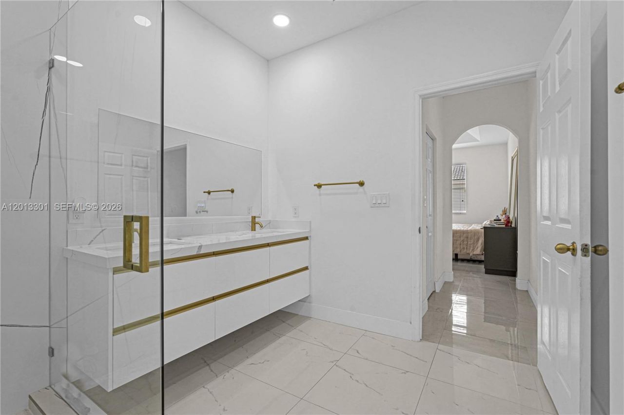 9354 SW 220th St, Cutler Bay, FL 33190 Photo