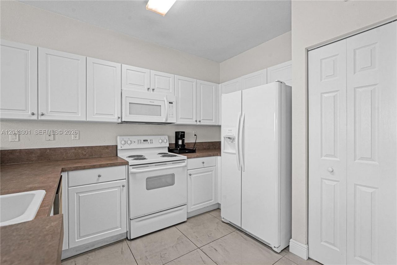 9354 SW 220th St, Cutler Bay, FL 33190 Photo