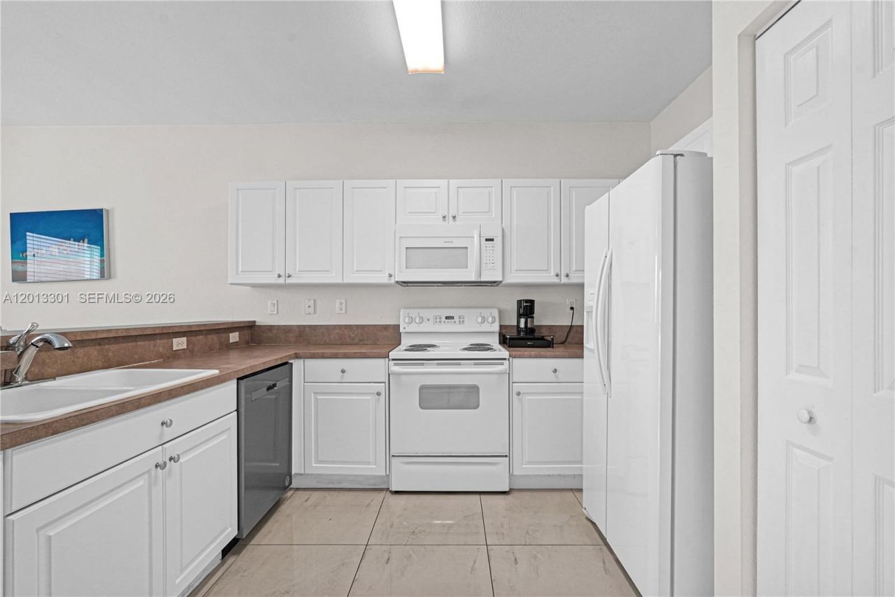 9354 SW 220th St, Cutler Bay, FL 33190 Photo