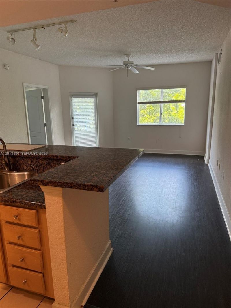 6001 SW 70th St , Unit 339, South Miami, FL 33143 Photo
