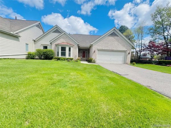 35460 Woodfield Drive, Farmington Hills, MI 48331
