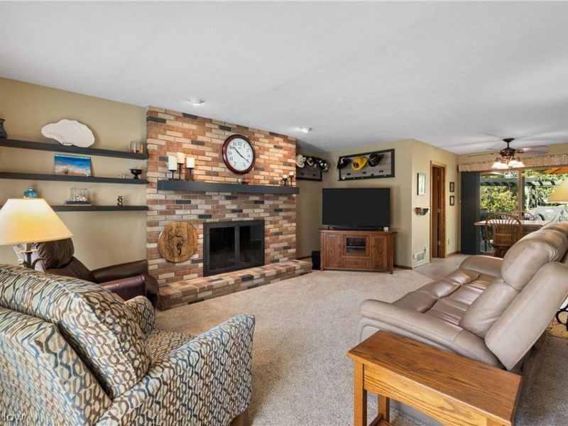 1675 Chatham Avenue NE, North Canton, OH 44720 Photo 3