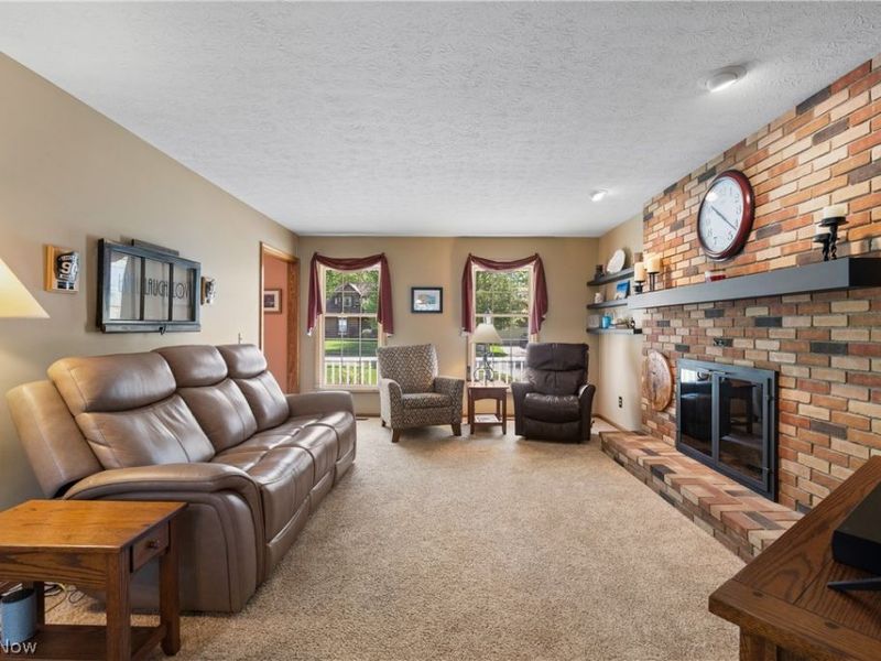 1675 Chatham Avenue NE, North Canton, OH 44720 Photo 4