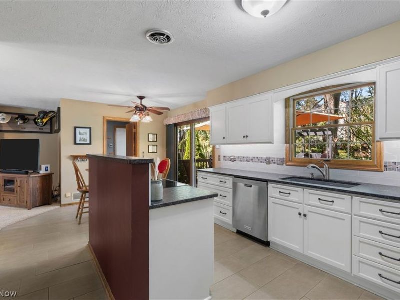 1675 Chatham Avenue NE, North Canton, OH 44720 Photo 6